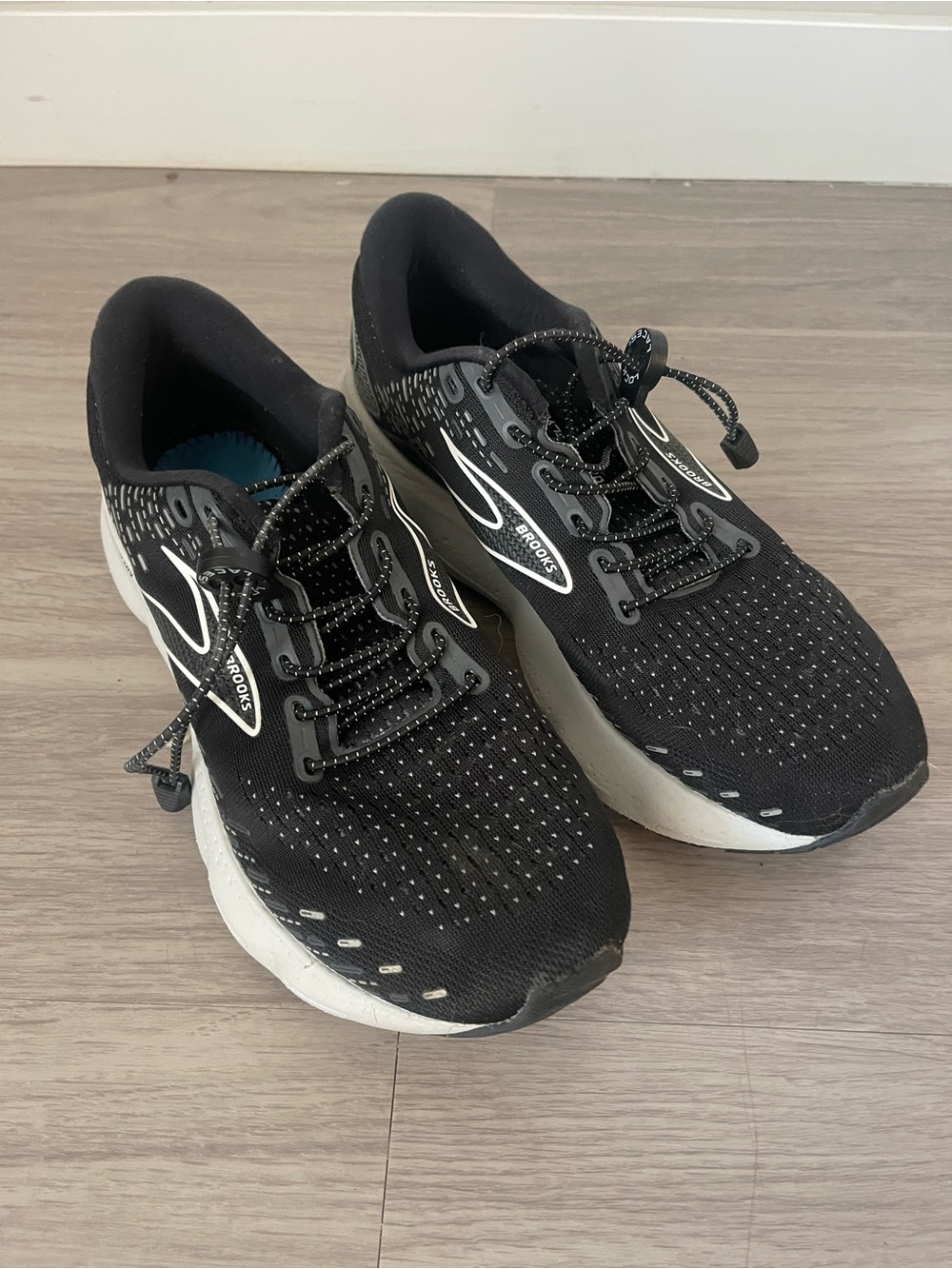 Brooks Men’s Black and White Performance Running Shoes Size 8.5